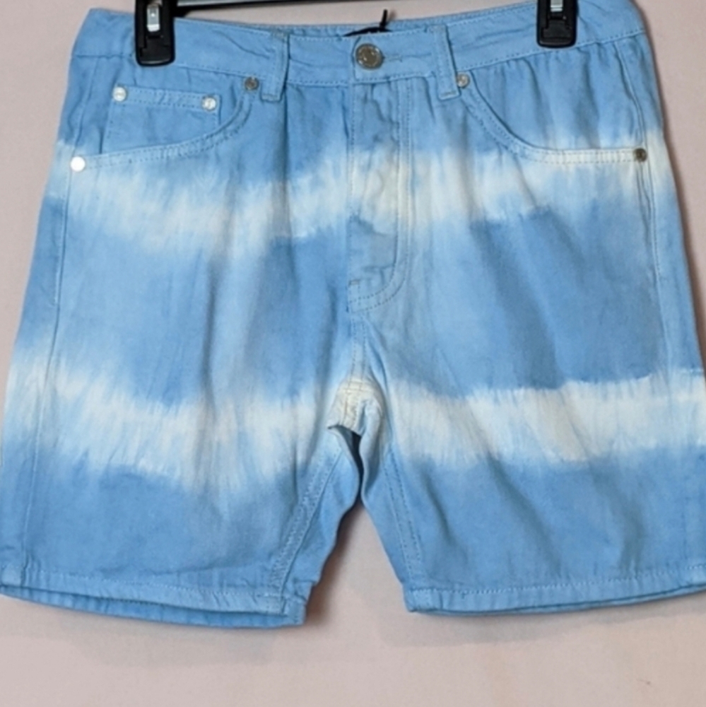 Boohoo Man Skinny Fit Tie Dye Denim Shorts in Powder Blue size 30